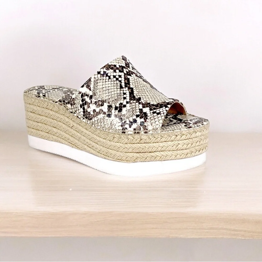 CHARLES BY CHARLES DAVID Womens Beige Snake Print 2